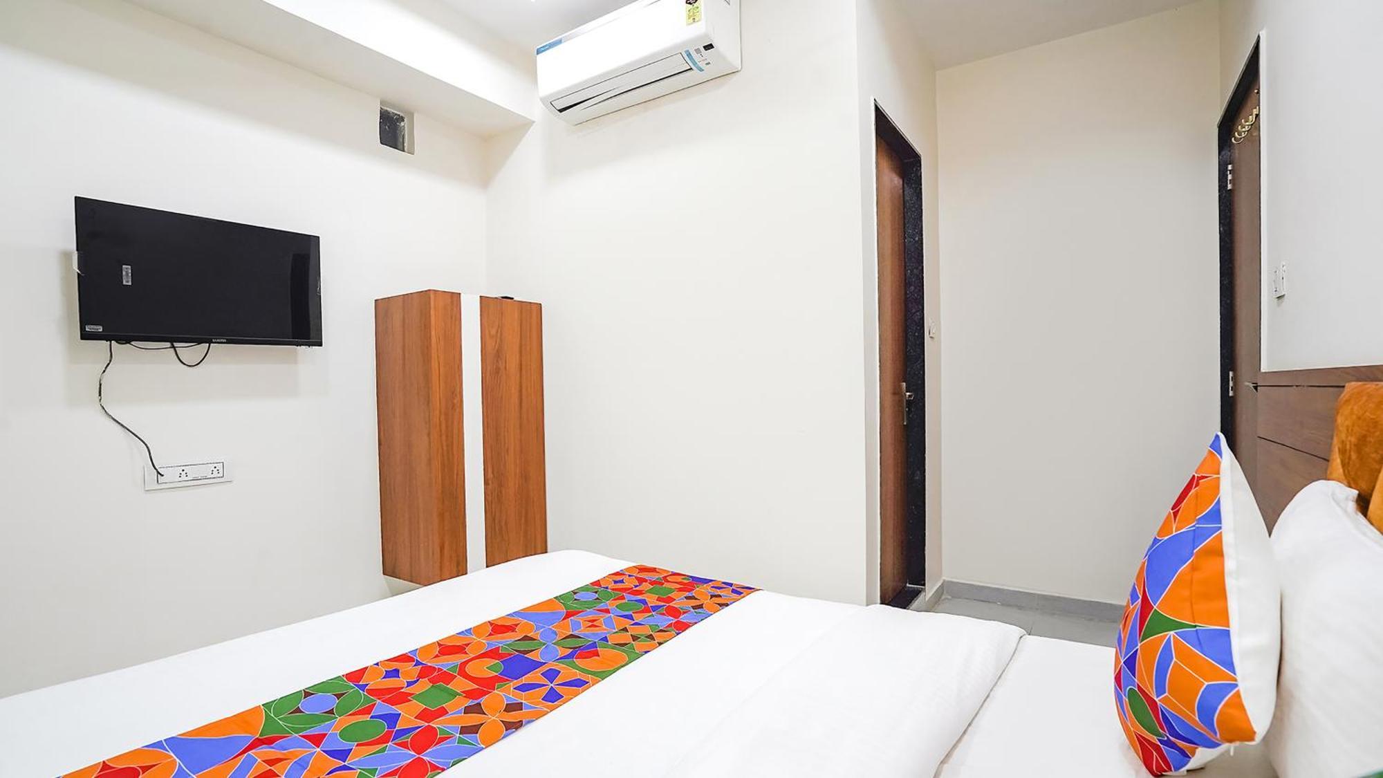 Fabhotel Vishala In Ахмедабад Экстерьер фото