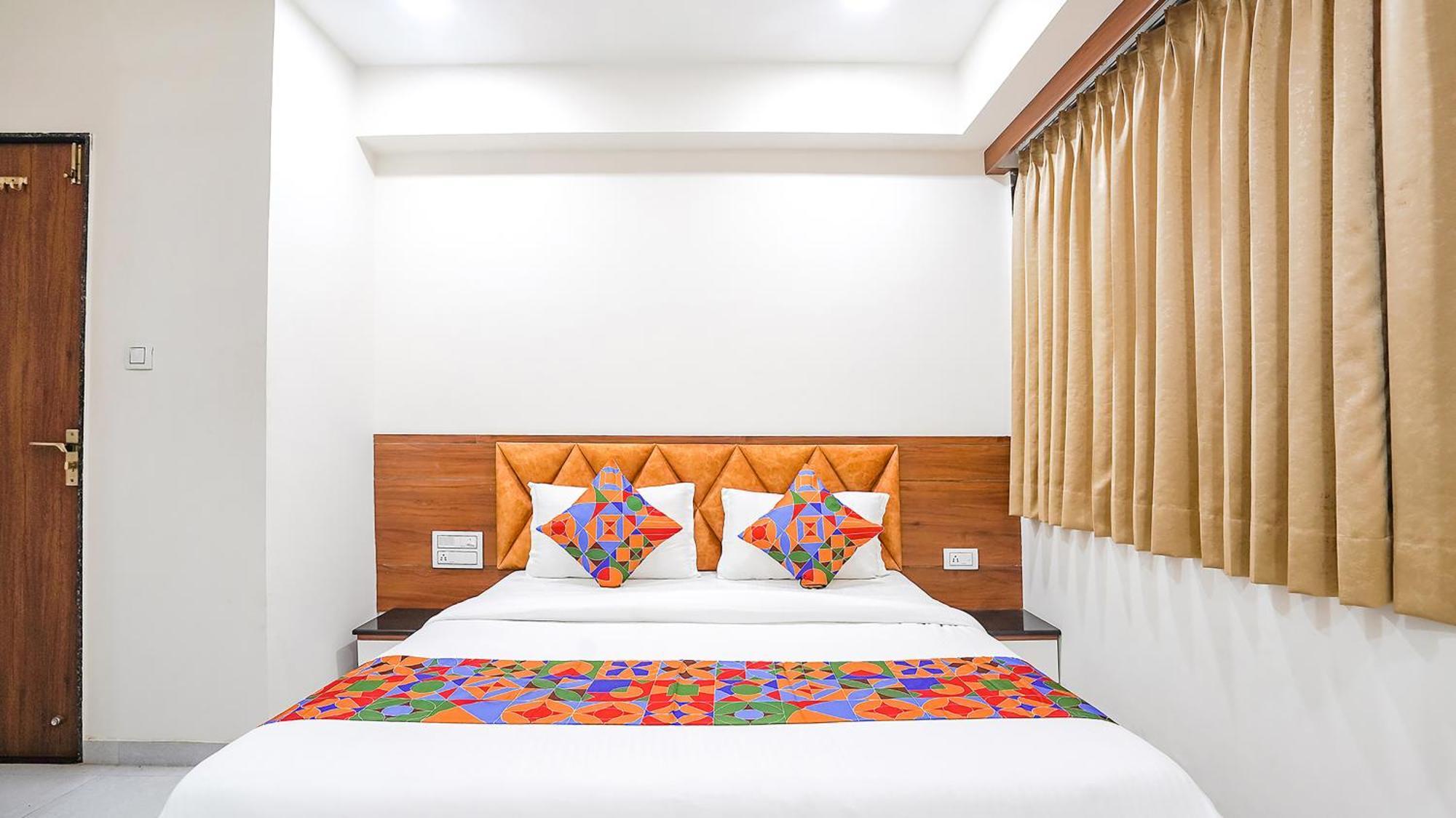 Fabhotel Vishala In Ахмедабад Экстерьер фото