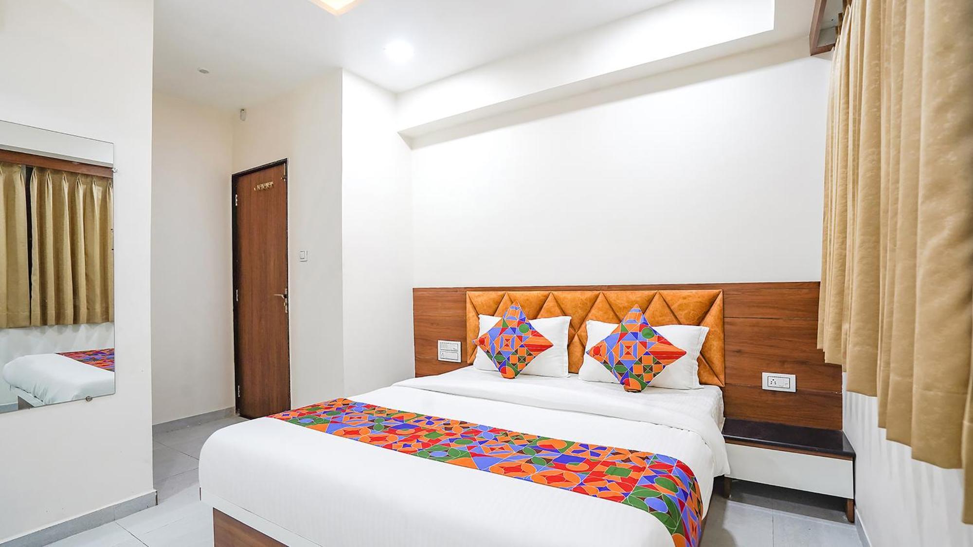 Fabhotel Vishala In Ахмедабад Экстерьер фото