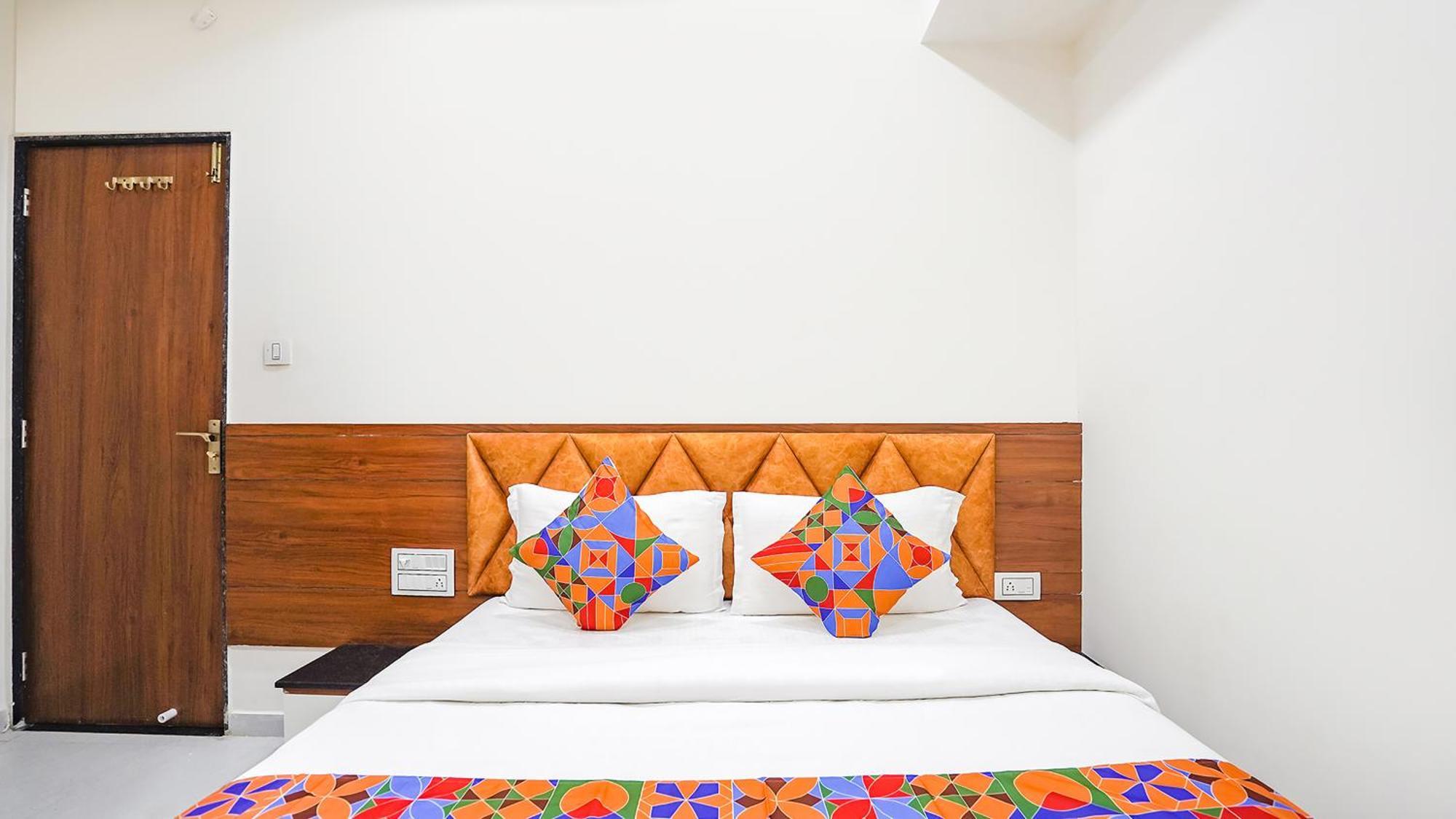 Fabhotel Vishala In Ахмедабад Экстерьер фото
